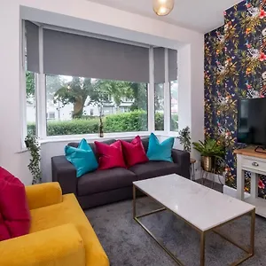 https://layerthorpe-house-with-free-parking.yorkshirehotels.net