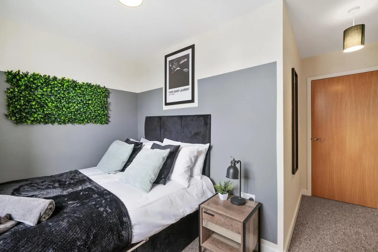 30 Percent Off! Exquisite Gems Of Southampton! - 3 Bed Apartment Totton 0*,  United Kingdom